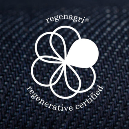 regenagri logo op achtergrond van denim