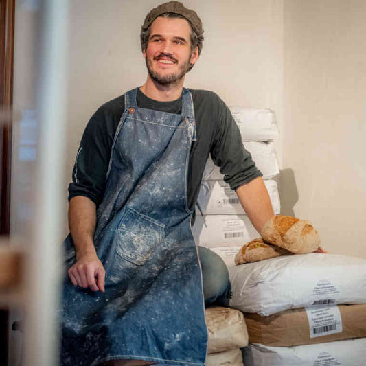 Schort Godfrieds jeans gedragen bij een bakker